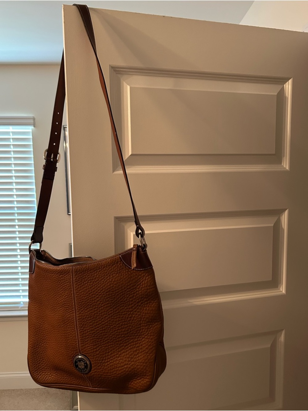 DOONEY and BOURKE Vintage Leather Crossbody Bag 12 X 12 with Bag Insert - Picture 11 of 11